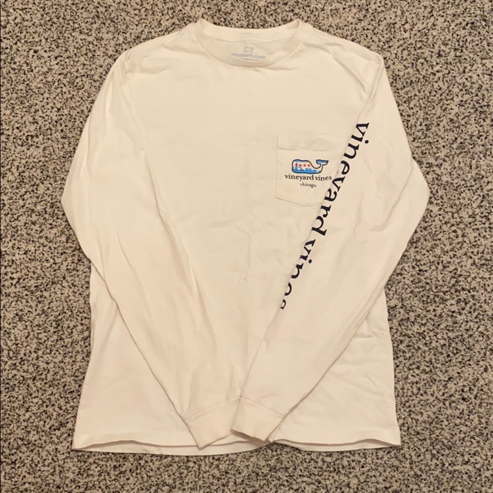 Men’s long sleeve Vineyard Vines t-shirt.